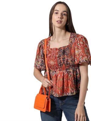 Online Fashion Hub - Woman wearing top